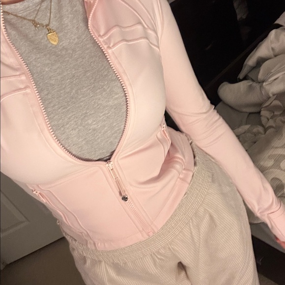 Lululemon cropped define jacket in strawberry milkshake - Picture 2 of 2